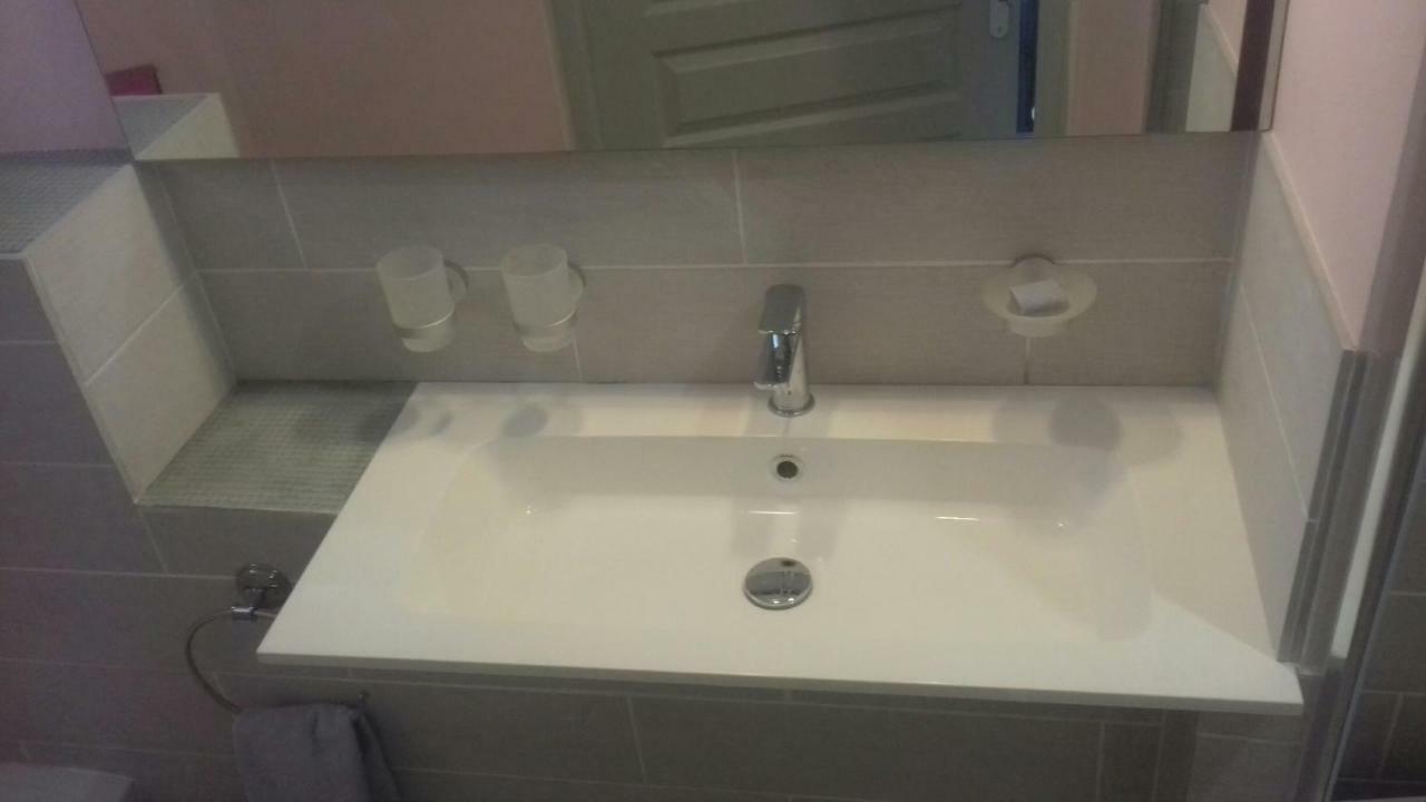 Suite Prive Chez Dunja Roumoules Zewnętrze zdjęcie